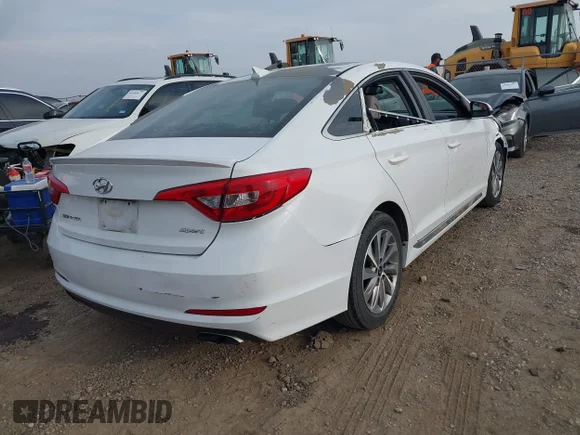 ✅ 2015 Hyundai Sonata Sport • VIN: 5NPE34AF2FH049669 • Lot: 44127092. Wystawiony na IAAI z przebiegiem 123 144 mil. Bezpłatny archiwum sprzedaży aukcyjnych z USA i szczegółowy raport historii pojazdu na DreamBid. Zdjęcie 4.