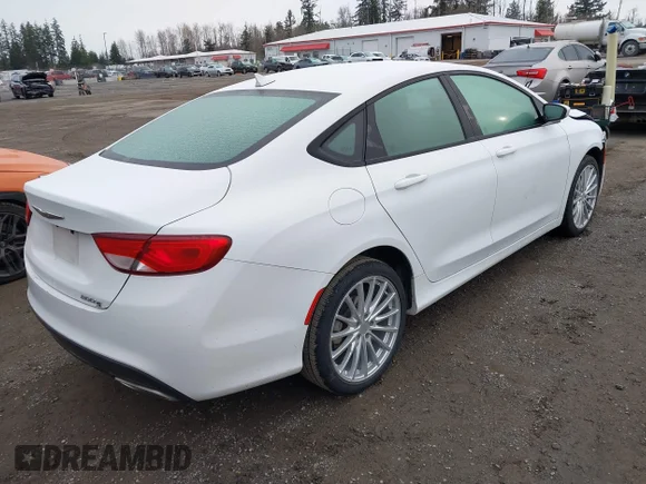 ✅ 2015 Chrysler 200 S • VIN: 1C3CCCBG7FN572599 • Lot: 41765764. Wystawiony na IAAI z przebiegiem 85 858 mil. Bezpłatny archiwum sprzedaży aukcyjnych z USA i szczegółowy raport historii pojazdu na DreamBid. Zdjęcie 4.