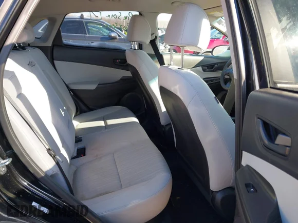 ✅ 2023 Hyundai Kona SEL • VIN: KM8K6CAB7PU003680 • Lot: 44218348. Wystawiony na IAAI z przebiegiem 43 309 mil. Bezpłatny archiwum sprzedaży aukcyjnych z USA i szczegółowy raport historii pojazdu na DreamBid. Zdjęcie 8.