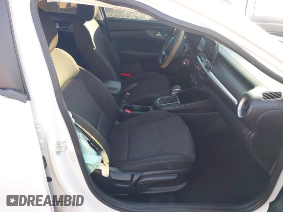 ✅ 2021 Kia Forte LXS • VIN: 3KPF24AD9ME369384 • Lot: 43836551. Wystawiony na IAAI z przebiegiem 104 828 mil. Bezpłatny archiwum sprzedaży aukcyjnych z USA i szczegółowy raport historii pojazdu na DreamBid. Zdjęcie 5.