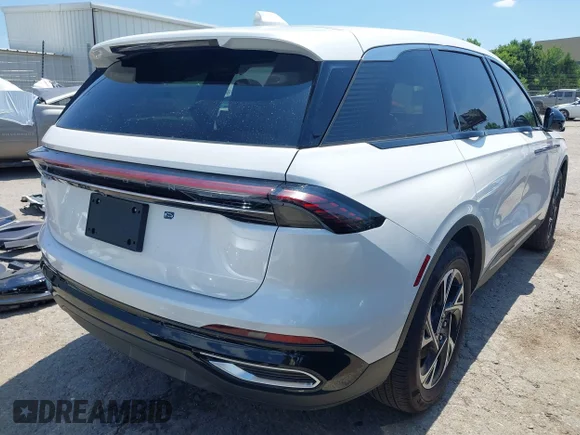 ✅ 2025 Lincoln Nautilus Premiere • VIN: 5LMPJ8JA6SJ909478 • Lot: 42802579. Wystawiony na IAAI z przebiegiem 4 884 mil. Bezpłatny archiwum sprzedaży aukcyjnych z USA i szczegółowy raport historii pojazdu na DreamBid. Zdjęcie 4.