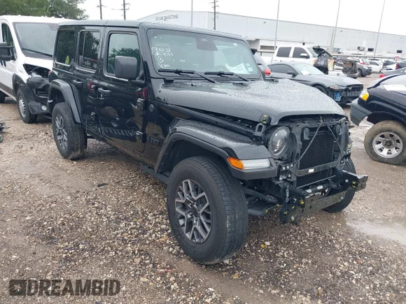 ✅ 2026 Jeep Wrangler Sahara • VIN: 1C4PJXEN7TW210783 • Лот: 45635267. Опубліковано раніше на IAAI з пробігом 20 558 миль. Безкоштовний доступ до архіву аукціонних продажів зі США та докладний звіт про історію автомобіля на DreamBid. Зображення 1.