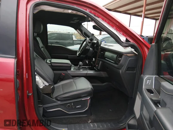 ✅ 2022 Ford F-150 Lightning Pro • VIN: 1FT6W1EV3NWG01524 • Lot: 44384155. Wystawiony na IAAI z przebiegiem 58 713 mil. Bezpłatny archiwum sprzedaży aukcyjnych z USA i szczegółowy raport historii pojazdu na DreamBid. Zdjęcie 5.