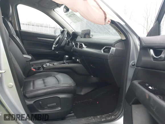 ✅ 2022 Mazda CX-5 S Preferred • VIN: JM3KFBCM4N0587030 • Lot: 44573854. Wystawiony na IAAI z przebiegiem 52 573 mil. Bezpłatny archiwum sprzedaży aukcyjnych z USA i szczegółowy raport historii pojazdu na DreamBid. Zdjęcie 5.
