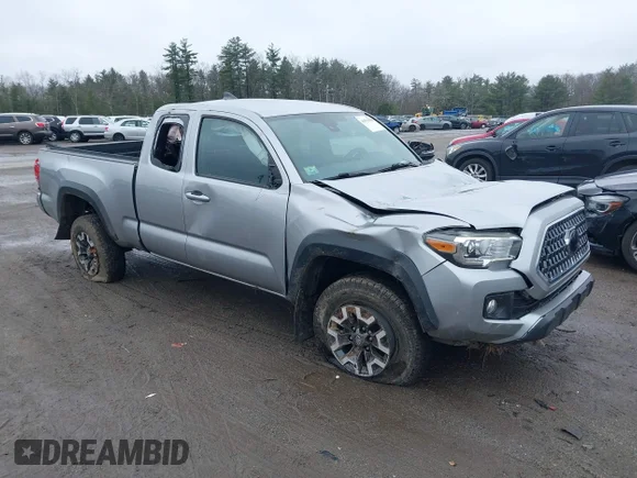 ✅ 2018 Toyota Tacoma SR5 • VIN: 5TFSZ5AN4JX156296 • Lot: 41911608. Wystawiony na IAAI z przebiegiem 105 340 mil. Bezpłatny archiwum sprzedaży aukcyjnych z USA i szczegółowy raport historii pojazdu na DreamBid. Zdjęcie 1.