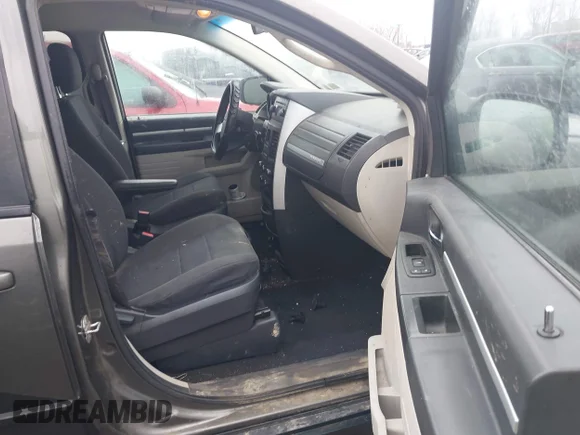 ✅ 2010 Dodge Grand Caravan SE • VIN: 2D4RN4DE6AR379909 • Lot: 44144285. Wystawiony na IAAI z przebiegiem 176 056 mil. Bezpłatny archiwum sprzedaży aukcyjnych z USA i szczegółowy raport historii pojazdu na DreamBid. Zdjęcie 5.