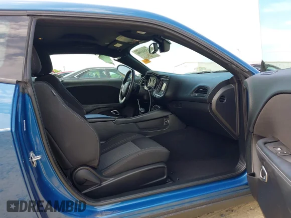 ✅ 2022 Dodge Challenger SXT • VIN: 2C3CDZAG5NH132146 • Lot: 45101390. Wystawiony na IAAI z przebiegiem 34 321 mil. Bezpłatny archiwum sprzedaży aukcyjnych z USA i szczegółowy raport historii pojazdu na DreamBid. Zdjęcie 5.