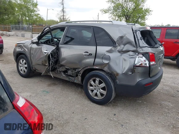 ✅ 2013 Kia Sorento LX • VIN: 5XYKT4A67DG354138 • Лот: 44989880. Опубликован ранее на IAAI с пробегом 152 496 миль. Бесплатный доступ к архиву аукционных продаж из США и подробный отчёт об истории автомобиля на DreamBid. Изображение 3.