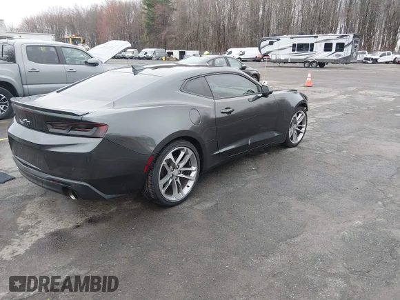 ✅ 2017 Chevrolet Camaro 2LT • VIN: 1G1FD1RS1H0186712 • Лот: 44777568. Опубліковано раніше на IAAI з пробігом 60 878 миль. Безкоштовний доступ до архіву аукціонних продажів зі США та докладний звіт про історію автомобіля на DreamBid. Зображення 4.
