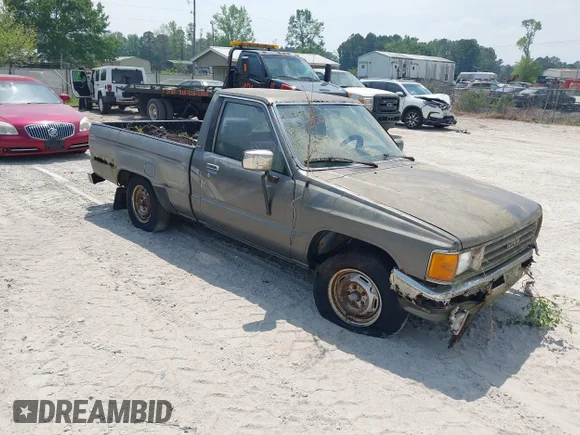✅ 1988 Toyota Pickup • VIN: JT4RN50R4J5146510 • Lot: 42092308. Wystawiony na IAAI z przebiegiem 288 420 mil. Bezpłatny archiwum sprzedaży aukcyjnych z USA i szczegółowy raport historii pojazdu na DreamBid. Zdjęcie 1.