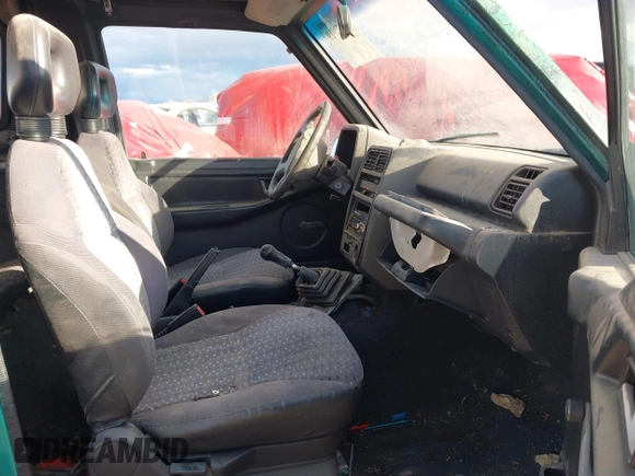 ✅ 1993 Geo Tracker • VIN: 2CNBJ18U5P6914129 • Lot: 44072919. Wystawiony na IAAI z przebiegiem 207 676 mil. Bezpłatny archiwum sprzedaży aukcyjnych z USA i szczegółowy raport historii pojazdu na DreamBid. Zdjęcie 5.