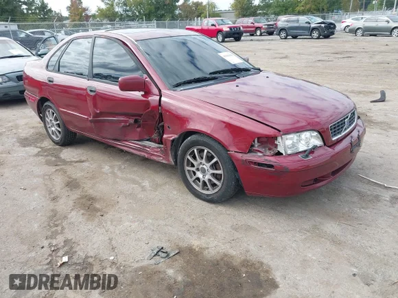 ✅ 2004 Volvo S40 • VIN: YV1VS27564F070743 • Lot: 43381908. Wystawiony na IAAI z przebiegiem 111 142 mil. Bezpłatny archiwum sprzedaży aukcyjnych z USA i szczegółowy raport historii pojazdu na DreamBid. Zdjęcie 1.