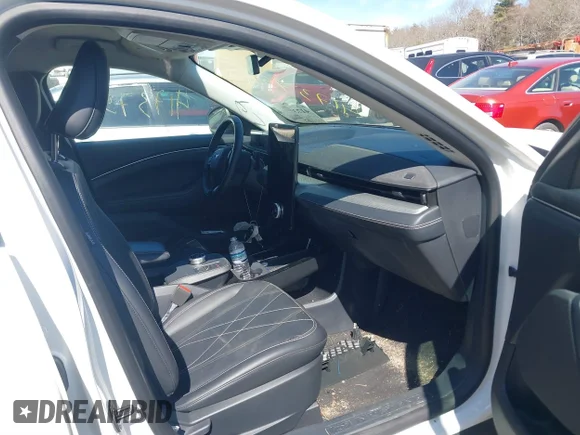 ✅ 2022 Ford Mustang Mach-E Select • VIN: 3FMTK1SS2NMA17717 • Lot: 41737529. Wystawiony na IAAI z przebiegiem Nie podano. Bezpłatny archiwum sprzedaży aukcyjnych z USA i szczegółowy raport historii pojazdu na DreamBid. Zdjęcie 5.
