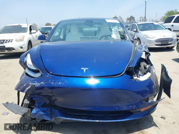 ✅ 2020 Tesla Model 3 Standard Range Plus • VIN: 5YJ3E1EA1LF615149 • Lot: 45316891. Wystawiony na IAAI z przebiegiem 73 627 mil. Bezpłatny archiwum sprzedaży aukcyjnych z USA i szczegółowy raport historii pojazdu na DreamBid. Zdjęcie 6.