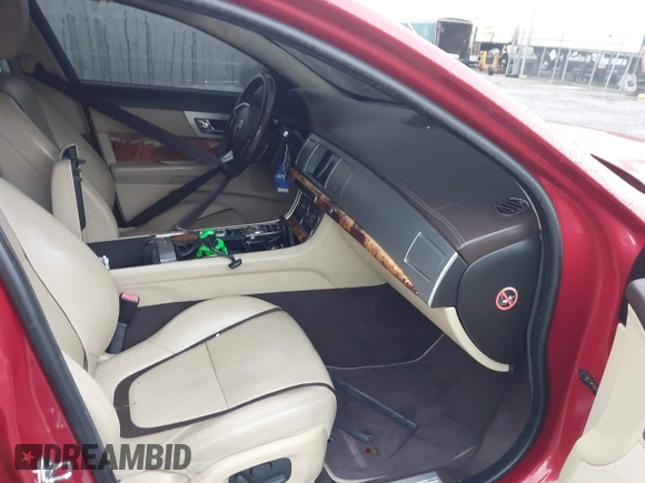 ✅ 2015 Jaguar XF Portfolio • VIN: SAJWA0F76F8U65731 • Lot: 42428539. Wystawiony na IAAI z przebiegiem Nie podano. Bezpłatny archiwum sprzedaży aukcyjnych z USA i szczegółowy raport historii pojazdu na DreamBid. Zdjęcie 5.