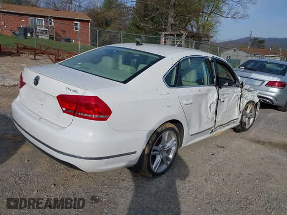 ✅ 2013 Volkswagen Passat SEL Premium • VIN: 1VWCN7A37DC014981 • Lot: 44691760. Wystawiony na IAAI z przebiegiem 139 443 mil. Bezpłatny archiwum sprzedaży aukcyjnych z USA i szczegółowy raport historii pojazdu na DreamBid. Zdjęcie 4.