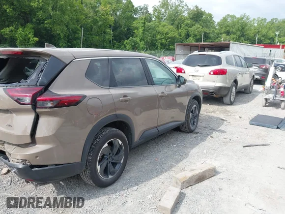 ✅ 2025 Nissan Rogue SV • VIN: 5N1BT3BB3SC771324 • Lot: 45402340. Wystawiony na IAAI z przebiegiem 52 576 mil. Bezpłatny archiwum sprzedaży aukcyjnych z USA i szczegółowy raport historii pojazdu na DreamBid. Zdjęcie 4.