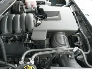 2020 Chevrolet Tahoe Premier z VIN 1GNSKCKJ6LR179033, wystawiony jako IAAI lot #41727607 z przebiegiem 26 879 mil mil oraz . Historia ofert i sprzedaży dostępna na DreamBid. Obrazek 20.