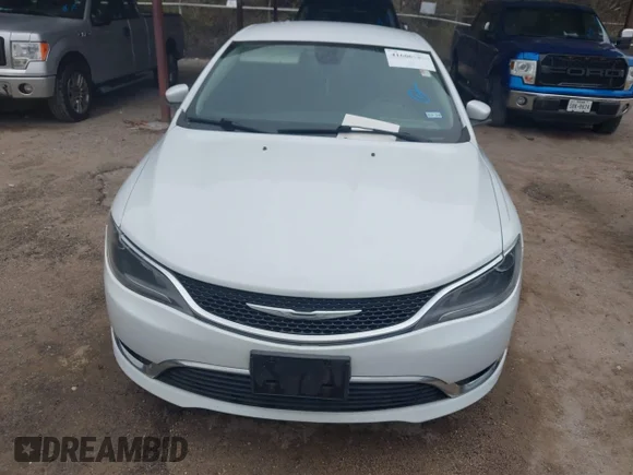 ✅ 2015 Chrysler 200 Limited • VIN: 1C3CCCAB2FN574282 • Lot: 41600885. Wystawiony na IAAI z przebiegiem 196 859 mil. Bezpłatny archiwum sprzedaży aukcyjnych z USA i szczegółowy raport historii pojazdu na DreamBid. Zdjęcie 6.