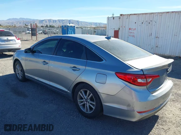 ✅ 2015 Hyundai Sonata SE • VIN: 5NPE24AF2FH012642 • Lot: 44172764. Wystawiony na IAAI z przebiegiem 211 835 mil. Bezpłatny archiwum sprzedaży aukcyjnych z USA i szczegółowy raport historii pojazdu na DreamBid. Zdjęcie 3.