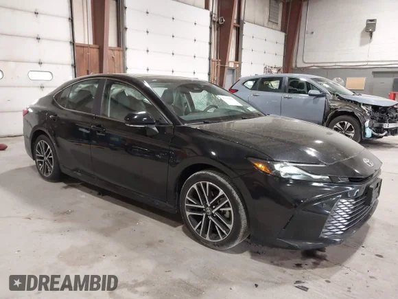 ✅ 2025 Toyota Camry SE • VIN: 4T1DBADK6SU021861 • Lot: 45215861. Wystawiony na IAAI z przebiegiem 16 913 mil. Bezpłatny archiwum sprzedaży aukcyjnych z USA i szczegółowy raport historii pojazdu na DreamBid. Zdjęcie 1.