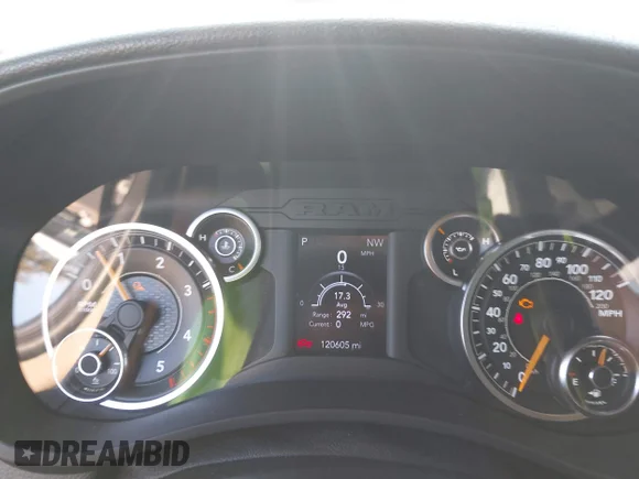 ✅ 2020 Ram 2500 Tradesman • VIN: 3C6UR5HL7LG101580 • Lot: 42942365. Wystawiony na IAAI z przebiegiem 120 605 mil. Bezpłatny archiwum sprzedaży aukcyjnych z USA i szczegółowy raport historii pojazdu na DreamBid. Zdjęcie 7.