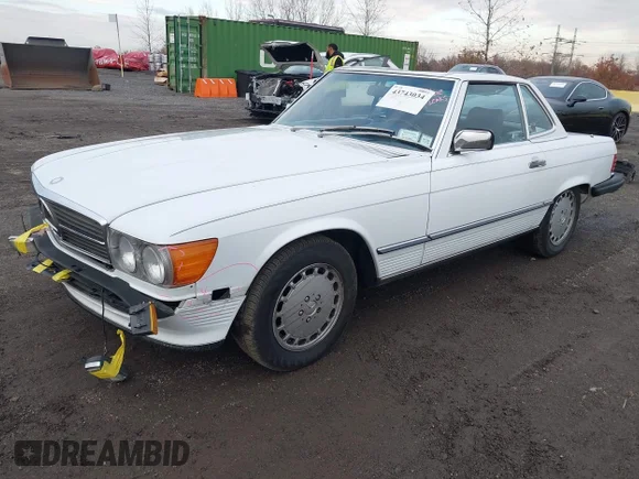 ✅ 1988 Mercedes-Benz 560 SL • VIN: WDBBA48D9JA080879 • Lot: 43743034. Wystawiony na IAAI z przebiegiem 62 205 mil. Bezpłatny archiwum sprzedaży aukcyjnych z USA i szczegółowy raport historii pojazdu na DreamBid. Zdjęcie 2.