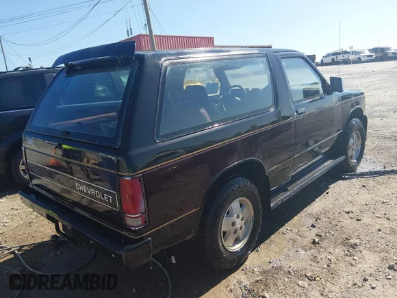 ✅ 1986 Chevrolet Blazer • VIN: 1G8CT18R6G8134501 • Lot: 45268678. Wystawiony na IAAI z przebiegiem 130 540 mil. Bezpłatny archiwum sprzedaży aukcyjnych z USA i szczegółowy raport historii pojazdu na DreamBid. Zdjęcie 4.