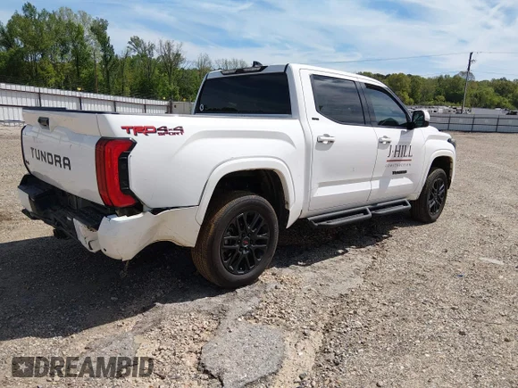 ✅ 2022 Toyota Tundra SR5 • VIN: 5TFLA5DB4NX056170 • Lot: 44810710. Wystawiony na IAAI z przebiegiem 89 035 mil. Bezpłatny archiwum sprzedaży aukcyjnych z USA i szczegółowy raport historii pojazdu na DreamBid. Zdjęcie 4.