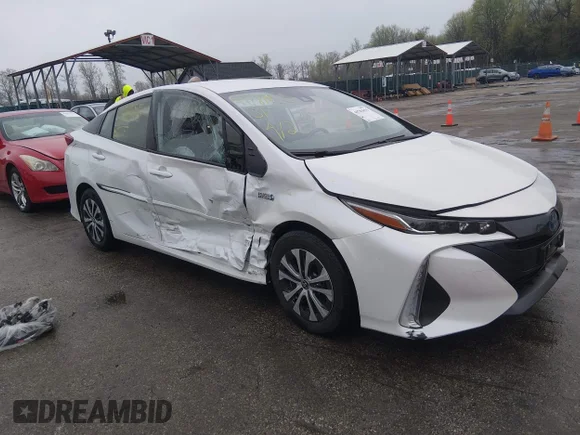 ✅ 2022 Toyota Prius LE • VIN: JTDKAMFPXN3227252 • Lot: 44781855. Wystawiony na IAAI z przebiegiem 78 576 mil. Bezpłatny archiwum sprzedaży aukcyjnych z USA i szczegółowy raport historii pojazdu na DreamBid. Zdjęcie 1.
