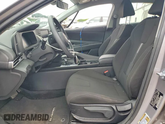 ✅ 2025 Hyundai Elantra SEL Sport • VIN: KMHLM4DJ1SU135801 • Lot: 52690926. Wystawiony na Copart z przebiegiem 19 663 mil. Bezpłatny archiwum sprzedaży aukcyjnych z USA i szczegółowy raport historii pojazdu na DreamBid. Zdjęcie 7.