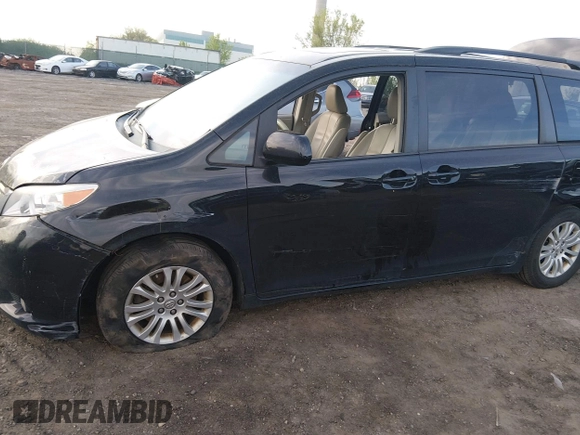 ✅ 2014 Toyota Sienna XLE • VIN: 5TDYK3DCXES480538 • Lot: 44882779. Wystawiony na IAAI z przebiegiem 130 759 mil. Bezpłatny archiwum sprzedaży aukcyjnych z USA i szczegółowy raport historii pojazdu na DreamBid. Zdjęcie 6.
