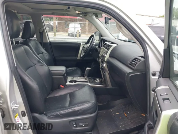 ✅ 2010 Toyota 4Runner Trail • VIN: JTEBU5JR7A5027106 • Lot: 44957328. Wystawiony na IAAI z przebiegiem 225 898 mil. Bezpłatny archiwum sprzedaży aukcyjnych z USA i szczegółowy raport historii pojazdu na DreamBid. Zdjęcie 5.