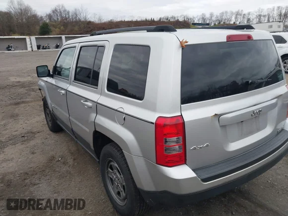 ✅ 2014 Jeep Patriot Sport • VIN: 1C4NJRBB0ED572272 • Lot: 43675053. Wystawiony na IAAI z przebiegiem 221 720 mil. Bezpłatny archiwum sprzedaży aukcyjnych z USA i szczegółowy raport historii pojazdu na DreamBid. Zdjęcie 3.