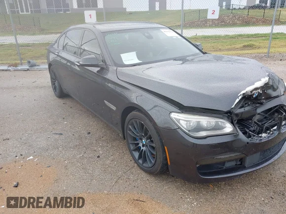 ✅ 2015 BMW 7 Series 750Li • VIN: WBAYE8C50FD781613 • Lot: 43752774. Wystawiony na IAAI z przebiegiem 101 708 mil. Bezpłatny archiwum sprzedaży aukcyjnych z USA i szczegółowy raport historii pojazdu na DreamBid. Zdjęcie 1.
