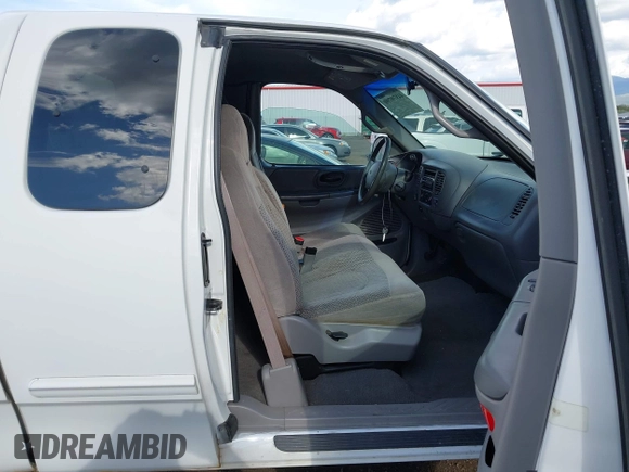 ✅ 2001 Ford F-150 XL • VIN: 1FTRX18W41NA38465 • Lot: 44970790. Wystawiony na IAAI z przebiegiem Nie podano. Bezpłatny archiwum sprzedaży aukcyjnych z USA i szczegółowy raport historii pojazdu na DreamBid. Zdjęcie 5.
