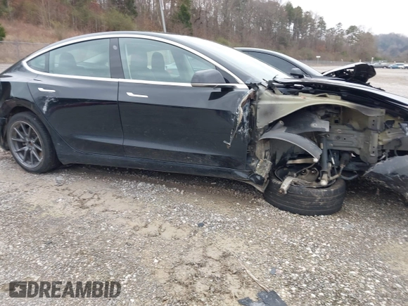 ✅ 2019 Tesla Model 3 Mid Range • VIN: 5YJ3E1EA4KF189990 • Lot: 43835009. Wystawiony na IAAI z przebiegiem 159 751 mil. Bezpłatny archiwum sprzedaży aukcyjnych z USA i szczegółowy raport historii pojazdu na DreamBid. Zdjęcie 6.