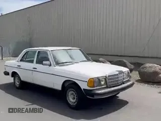 ✅ 1982 Mercedes-Benz 300 D • VIN: WDBAB33A7CB007281 • Lot: 67784965. Wystawiony na Copart z przebiegiem 133 422 mil. Bezpłatny archiwum sprzedaży aukcyjnych z USA i szczegółowy raport historii pojazdu na DreamBid. Zdjęcie 11.