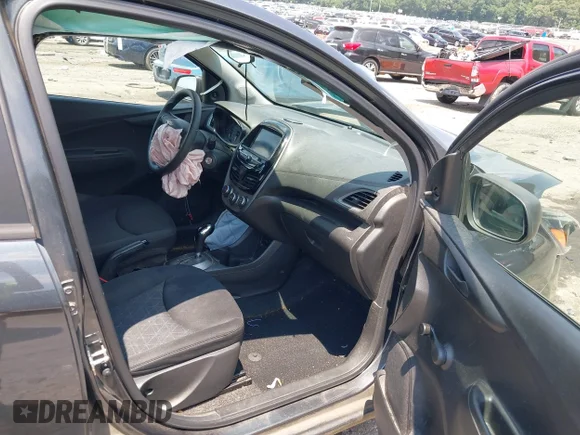 ✅ 2020 Chevrolet Spark LS • VIN: KL8CB6SA8LC412324 • Lot: 42583821. Wystawiony na IAAI z przebiegiem 98 015 mil. Bezpłatny archiwum sprzedaży aukcyjnych z USA i szczegółowy raport historii pojazdu na DreamBid. Zdjęcie 5.