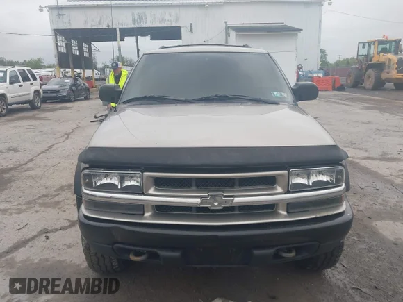 ✅ 2000 Chevrolet Blazer LS • VIN: 1GNCT18W7YK161195 • Lot: 42329599. Listed on IAAI with 122,834 mi. Free auction sales archive from the USA and detailed vehicle history report at DreamBid. Image 6.