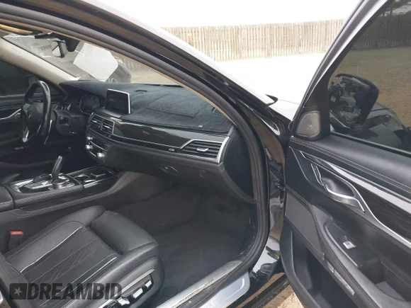 ✅ 2016 BMW 7 Series 750i xDrive • VIN: WBA7F2C57GG418778 • Lot: 41790998. Wystawiony na IAAI z przebiegiem 162 339 mil. Bezpłatny archiwum sprzedaży aukcyjnych z USA i szczegółowy raport historii pojazdu na DreamBid. Zdjęcie 5.