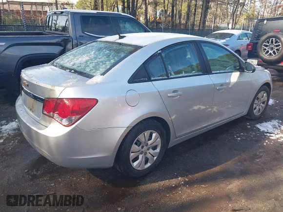 ✅ 2014 Chevrolet Cruze LS • VIN: 1G1PA5SH5E7176240 • Lot: 44610904. Wystawiony na IAAI z przebiegiem 134 447 mil. Bezpłatny archiwum sprzedaży aukcyjnych z USA i szczegółowy raport historii pojazdu na DreamBid. Zdjęcie 4.