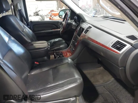 ✅ 2009 Cadillac Escalade ESV • VIN: 1GYFK26289R102612 • Lot: 42088623. Wystawiony na IAAI z przebiegiem 190 506 mil. Bezpłatny archiwum sprzedaży aukcyjnych z USA i szczegółowy raport historii pojazdu na DreamBid. Zdjęcie 5.