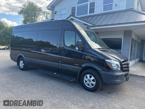 ✅ 2016 Mercedes-Benz Sprinter • VIN: 8BRPE8DD9GE126848 • Лот: 42363172. Опубліковано раніше на IAAI з пробігом 92 945 миль. Безкоштовний доступ до архіву аукціонних продажів зі США та докладний звіт про історію автомобіля на DreamBid. Зображення 1.