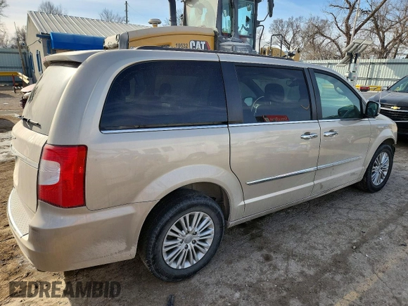 ✅ 2015 Chrysler Town & Country Touring L • VIN: 2C4RC1CG0FR726761 • Lot: 99348745. Wystawiony na Copart z przebiegiem 133 221 mil. Bezpłatny archiwum sprzedaży aukcyjnych z USA i szczegółowy raport historii pojazdu na DreamBid. Zdjęcie 3.
