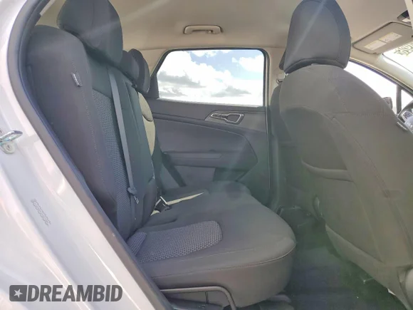 ✅ 2025 Kia Sportage LX • VIN: 5XYK23DF2SG319982 • Lot: 41754926. Wystawiony na Copart z przebiegiem 33 977 mil. Bezpłatny archiwum sprzedaży aukcyjnych z USA i szczegółowy raport historii pojazdu na DreamBid. Zdjęcie 11.
