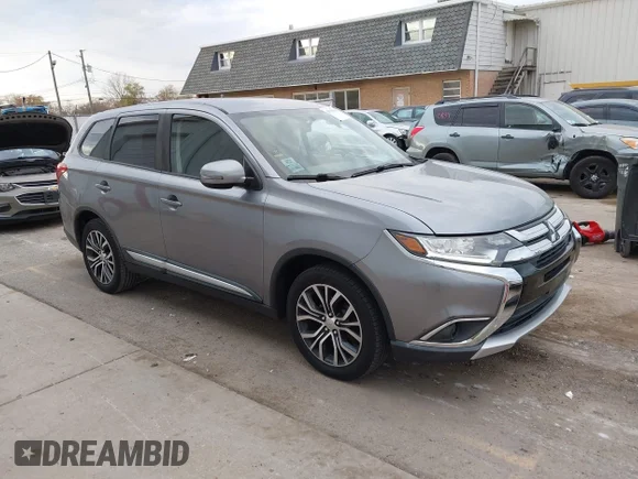 ✅ 2018 Mitsubishi Outlander SE • VIN: JA4AD3A33JZ017286 • Lot: 43718038. Listed on IAAI with 121,127 mi. Free auction sales archive from the USA and detailed vehicle history report at DreamBid. Image 1.