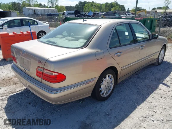 ✅ 2001 Mercedes-Benz E 320 • VIN: WDBJF65J51B213473 • Лот: 44712250. Опубліковано раніше на IAAI з пробігом 126 611 миль. Безкоштовний доступ до архіву аукціонних продажів зі США та докладний звіт про історію автомобіля на DreamBid. Зображення 4.