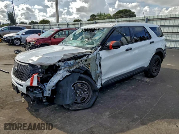 ✅ 2025 Ford Police Interceptor Utility • VIN: 1FM5K8AB7SGA23165 • Лот: 97818945. Опубликован ранее на Copart с пробегом 4 623 миль. Бесплатный доступ к архиву аукционных продаж из США и подробный отчёт об истории автомобиля на DreamBid. Изображение 1.