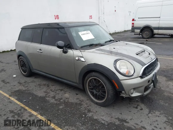✅ 2008 MINI Clubman S • VIN: WMWMM33508TP89336 • Lot: 44062863. Wystawiony na IAAI z przebiegiem Nie podano. Bezpłatny archiwum sprzedaży aukcyjnych z USA i szczegółowy raport historii pojazdu na DreamBid. Zdjęcie 1.